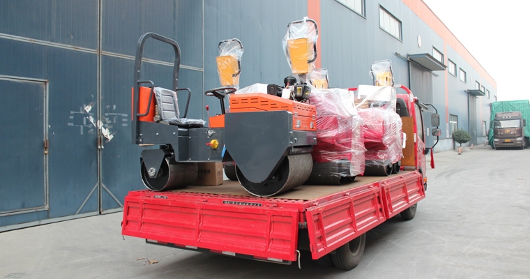 南宫28一批小型压路机发往浙江