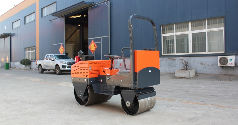 小型压路机在施事情业前应做好哪些准备事情？