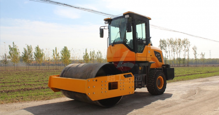 南宫28集团关于小型压路机的详细先容